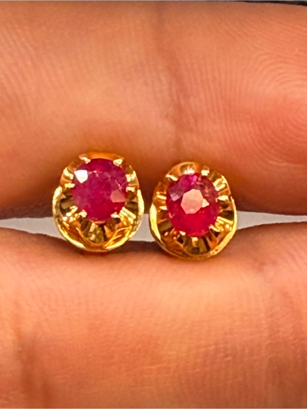 Natural Burmese Ruby Earring in 18 k solid gold with lab certificate include